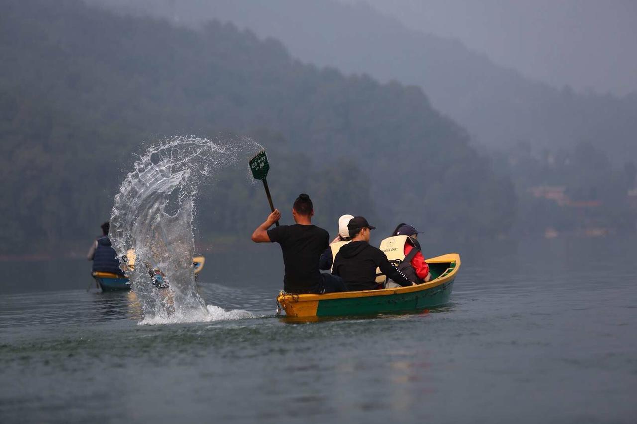 Giri Guest House Pokhara Exterior photo